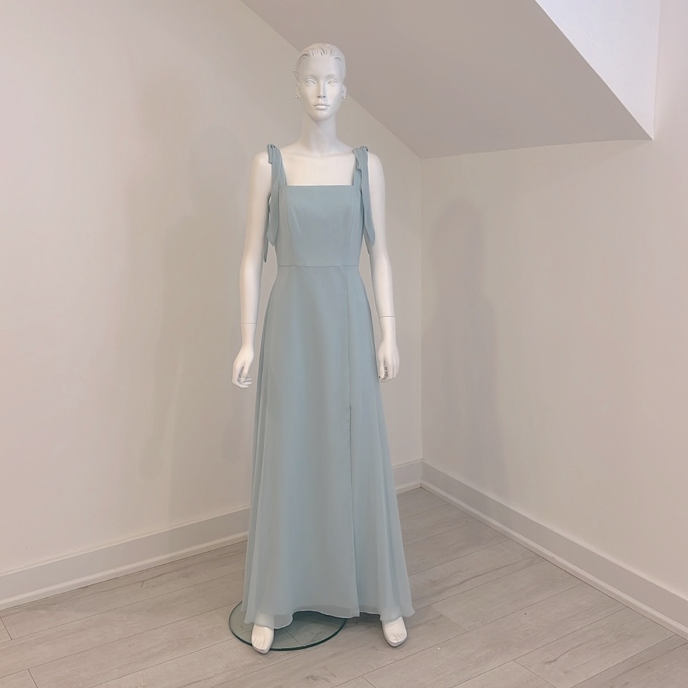 SAMPLE SALE NWT DESSY SIZE 8 MorningSky soft aqua Lux chiffon.Pristine condition